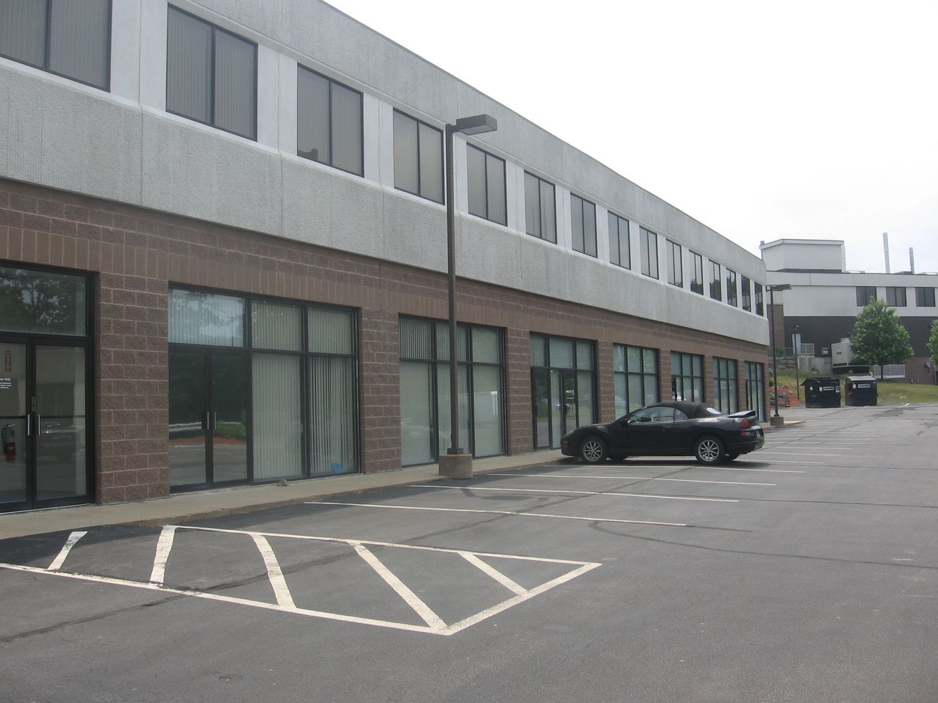 Hilltop Business Center: 136 Harvey Rd, Londonderry, NH 03053